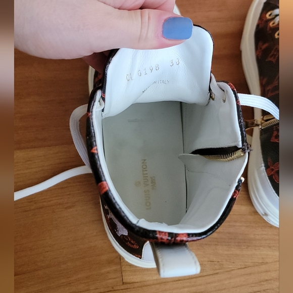 Louis Vuitton Catogram Stellar Sneakers - Picture 11 of 15